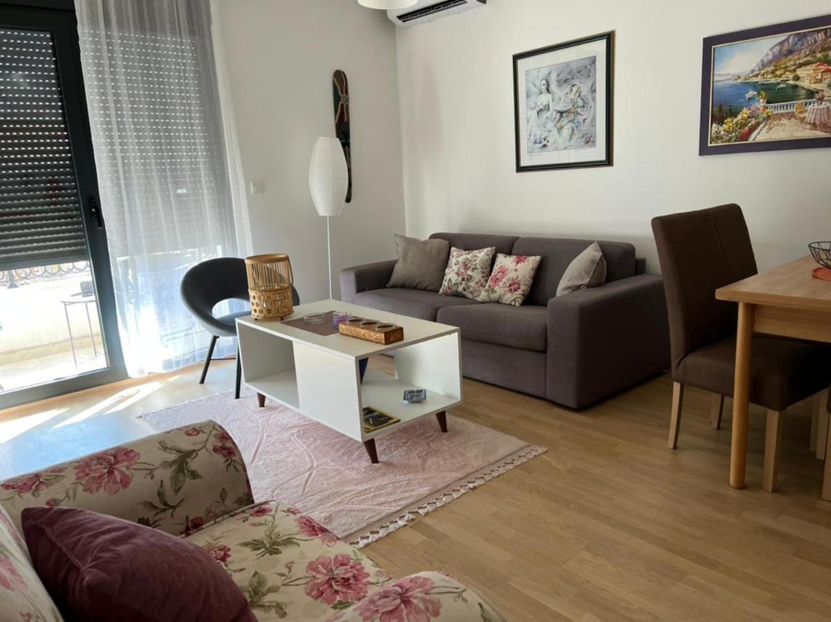Lovely Pink Flat Apartment Подгорица Екстериор снимка